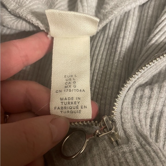 H&M Grey sweater - Picture 6 of 7